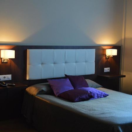 Hotel Pena Cruz Malpartida de Cáceres Eksteriør bilde